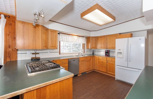 Bozeman House | Serene and Private 4-bedroom house on gated 1 Acre Lot. PETS OK!