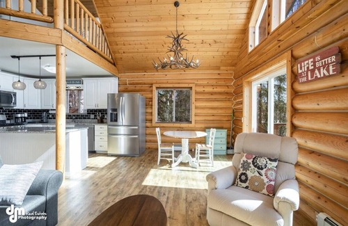 Meadow Lakes House | Serene and Private Lake House