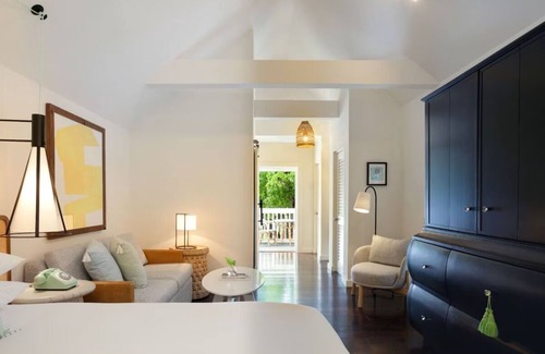 Old Town Hotel | Serene Bungalow with Outdoor Pool Access | Free Breakfast Onsite!