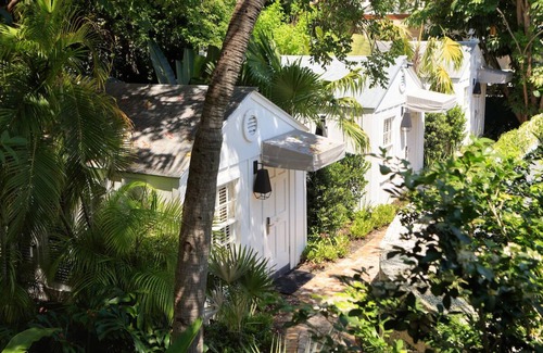 Old Town Hotel | Serene Bungalow with Outdoor Pool Access | Free Breakfast Onsite!