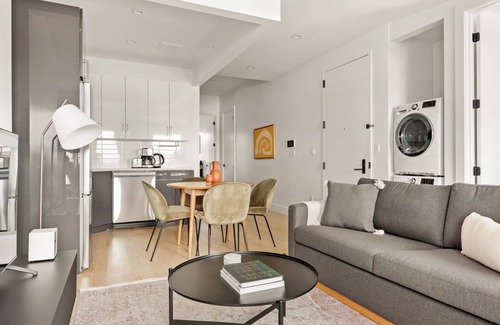 Carroll Gardens Apartment | Serene Carroll Gardens 3BR w/W/D, near Carroll Park, by Blueground