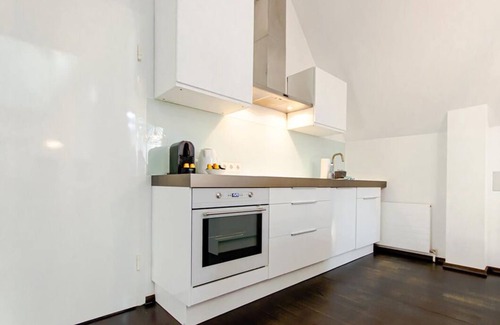 Innere Stadt Apartment | Serene City Center Oasis | Lux Design, ♛Royal Beds