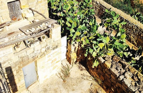 Xaghra House | Serene Country House for Beach and Trekking Lovers