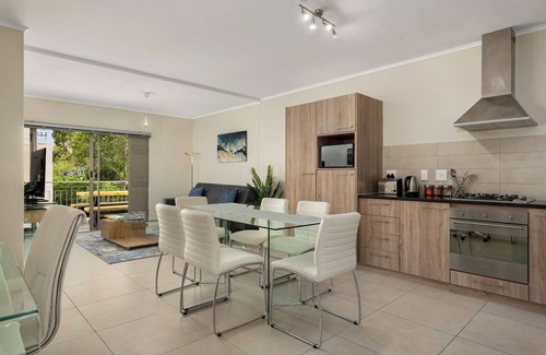 Flora Park Apartment | Serene Escape in the Heart of Century City