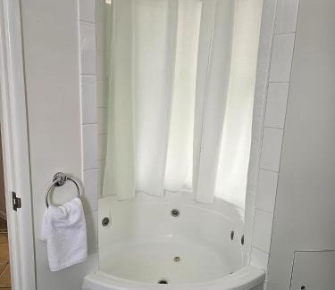 Noosaville Apartment | Serene Escape with Resort Amenities