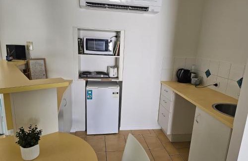 Noosaville Apartment | Serene Escape with Resort Amenities