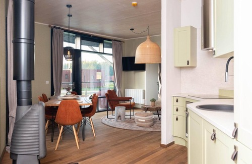 Maubray House | Serene Forest Getaway