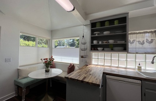 Central Oregon House | Serene Garden Retreat - with Chef's Kitchen -& Easy Access to Everything!