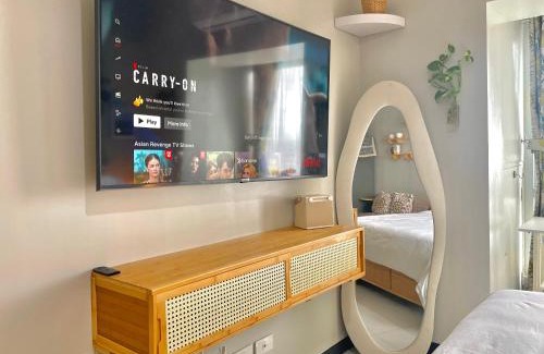 South Triangle Apartment | Serene Haven in Tomas Morato