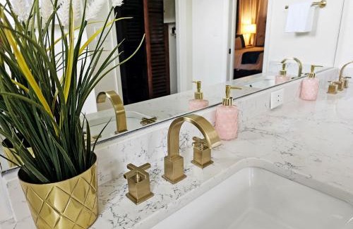 Temple Terrace Villa | Serene Heated Pool Oasis Tampa Vacation