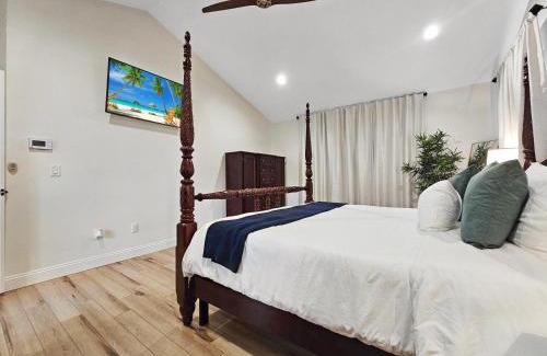 Temple Terrace Villa | Serene Heated Pool Oasis Tampa Vacation