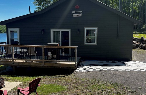 Frontenac Cottage | Serene Lakeside Retreat: The Crow Lookout Cottage on Crow Lake
