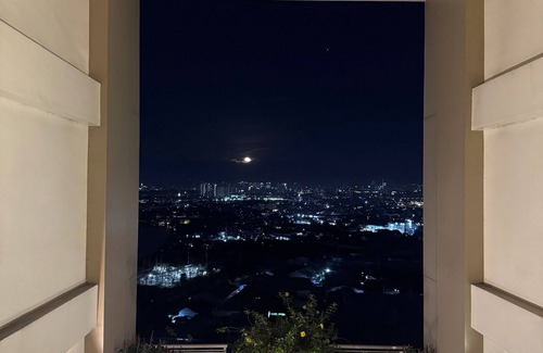 Ermita Condo | Serene & Luxurious 1BR Torre De Manila – Stunning Luneta Park & Intramuros Views