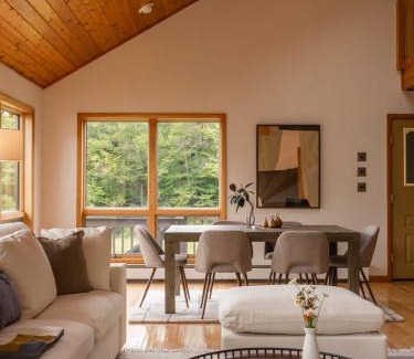 Fleischmanns House | Serene Mountain Lodge by Summer