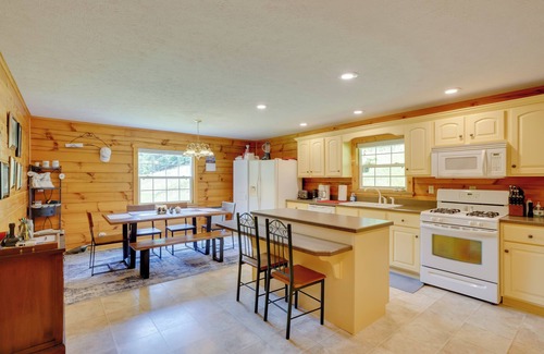 Procious House | Serene Mountain Retreat on 40 Acres w/Fire Pit!