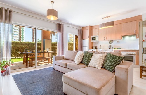 Praia da Rocha Apartment | Serene Ocean 1 BDR Apartment W/Patio by LovelyStay