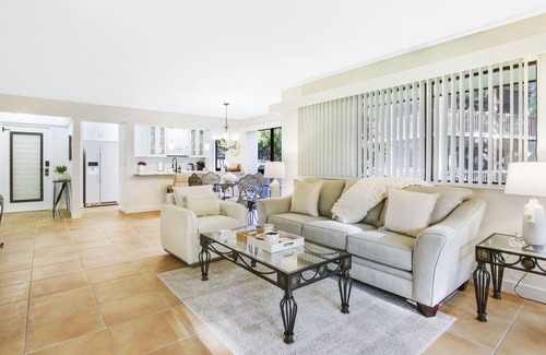 Hunt Club Condo | Serene Renovated PGA National Golf Villa - Spa, Pool, Beach. Family friendly!