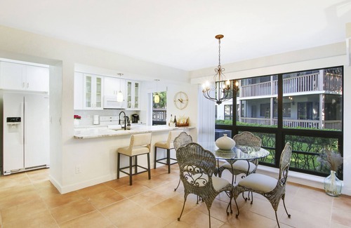 Hunt Club Condo | Serene Renovated PGA National Golf Villa - Spa, Pool, Beach. Family friendly!