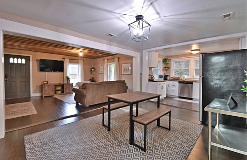 Knoxville House | Serene Retreat: 2BR House w/Wooded View & BBQ grill, Pets OK!