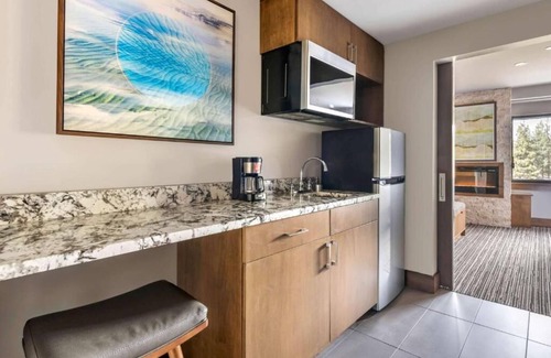 South Lake Tahoe Hotel | Serene South Lake Tahoe Stay: Stunning Views, Heated Pool, & Tennis Court