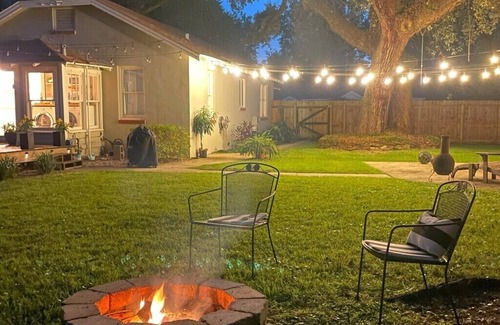 East Pensacola Heights House | Serene & Stylish Private Cottage Near Beach, Downtown, and Local Eats. 2bed/1ba