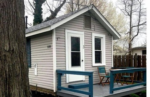 Geneva-on-the-Lake House | Serene Suite right off GOTL Strip! Sleeps 2!