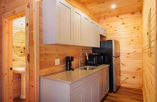 Bethlehem Cabin | Serene Two-Bed Log Cabin Townhouse