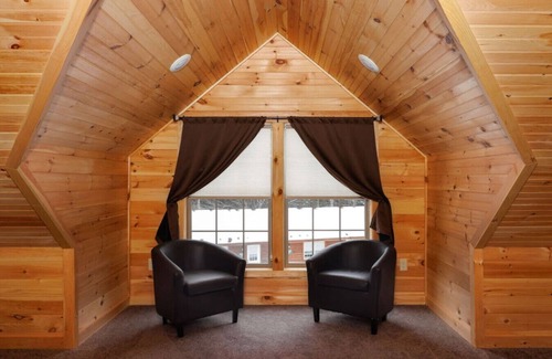 Bethlehem Cabin | Serene Two-Bed Log Cabin Townhouse