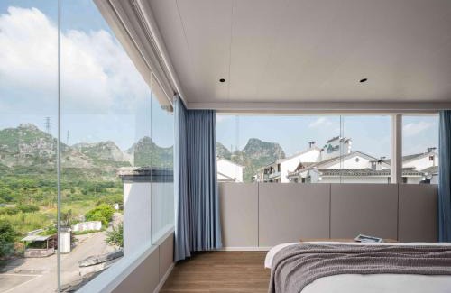 Diecai Hotel | Serene Vale Inn offers a complimentary one-way high-speed rail pickup service for guests staying two nights or longer
