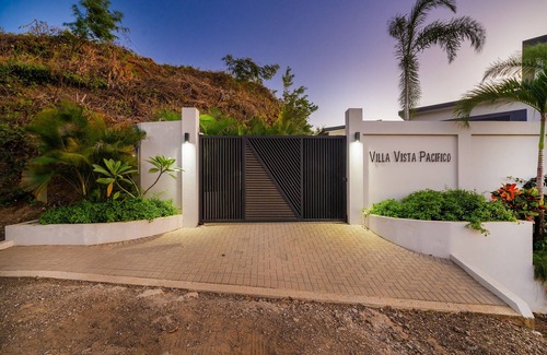 Potrero Villa | Serene Villa: Ocean View Pool, Rooftop Deck, 5 BR - Villa Vista Pacifico