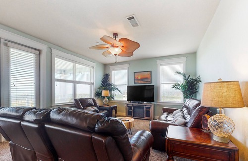 Red Fish Cove Condo | Serene waterfront condo with pool, hot tub, game room & washer/dryer