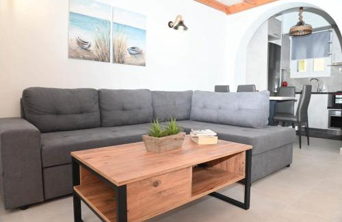 Kamari Apartment | Serenite Santorini Getaway offering 2 Bedrooms and Stunning Sea Views