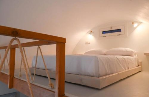 Kamari Apartment | Serenite Santorini Getaway offering 2 Bedrooms and Stunning Sea Views