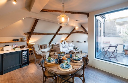 Totnes Cottage | Serenity - an apartment that sleeps 4 guests in 2 bedrooms