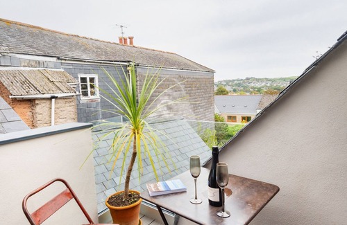 Totnes Cottage | Serenity - an apartment that sleeps 4 guests in 2 bedrooms
