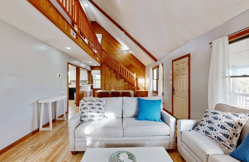 Buxton House | Serenity by the Lake-Spacious decks, peaceful retreat, and beachside bliss await