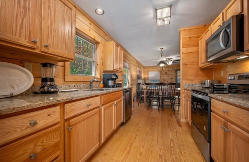 Lake Lure House | Serenity Cabin | Mountain Views, Hot Tub, Game Room and Fire Pit – 5 Min to Lake Lure!