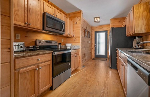 Lake Lure House | Serenity Cabin | Mountain Views, Hot Tub, Game Room and Fire Pit – 5 Min to Lake Lure!
