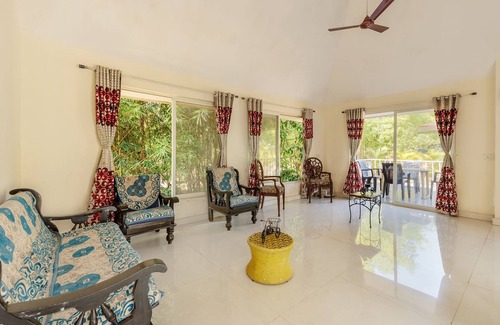 Paud Villa | Serenity Chalet - A Lakeview Home