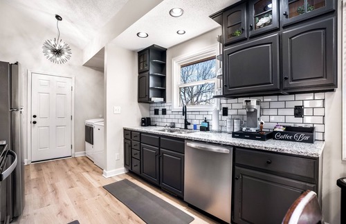 Clarksville House | Serenity Cottage 300mbps WiFi - Dog Friendly
