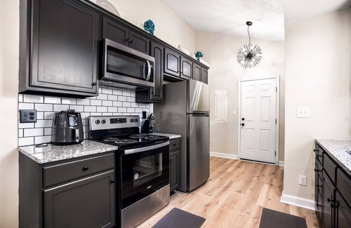Clarksville House | Serenity Cottage 300mbps WiFi - Dog Friendly