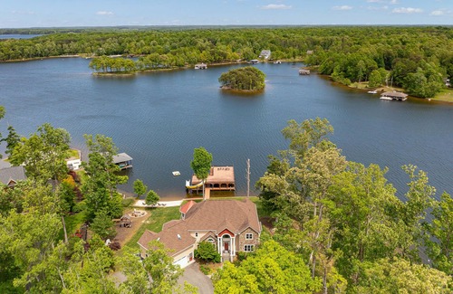 Bumpass House | Serenity Cove-Waterslide! You won't want to go back home.