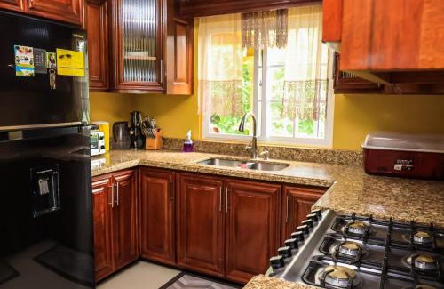 Runaway Bay Apartment | Serenity Escape Apt 3