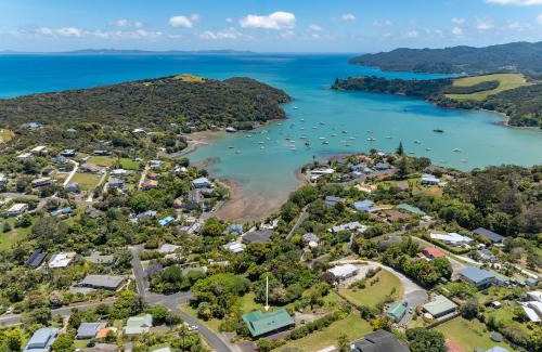 Mangonui House | Serenity Hills - Mangonui Holiday Home