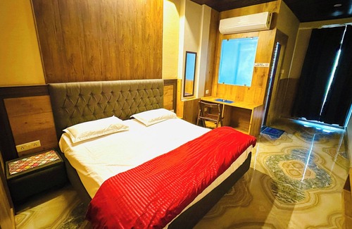 Jaipur District Hotel | Serenity in Jaipur - Balcony, Green Views, Calm-301