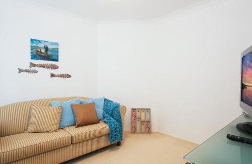 Corlette House | Serenity Peaceful house with air con Netflix and WI-FI