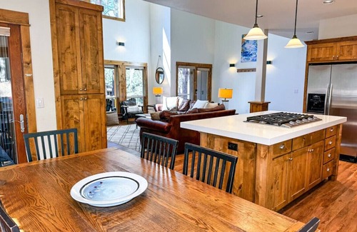 RiverWild Apartment | Serenity Retreat: Near Mt. Bachelor with Pool, Spa, River & Outdoor Trails