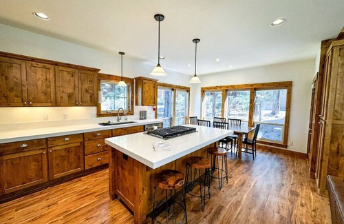RiverWild Apartment | Serenity Retreat: Near Mt. Bachelor with Pool, Spa, River & Outdoor Trails