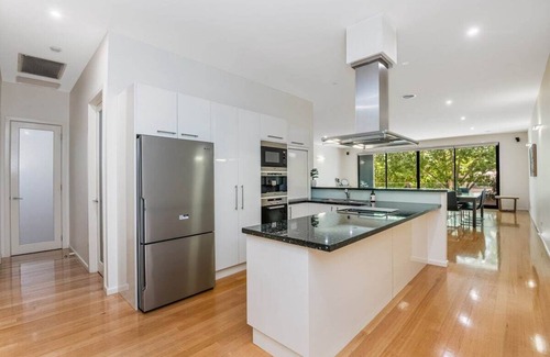 Bendigo Apartment | Serpentine Park on View