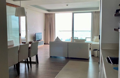Son Tra Apartment | Serviced Aparthotel - 2 bedrooms, 3 balconies, beachfront, central, rooftop pool